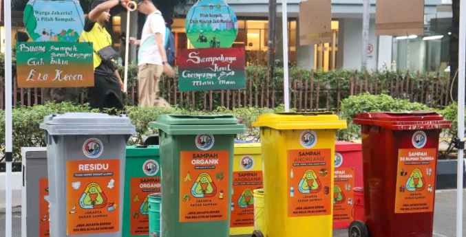 Pilahlah sampah organik, daur ulang, berbahaya, dan residu. Di Jakarta, Pembangkit Listrik Tenaga Sampah baru pun disiapkan. Bahas, yuk!